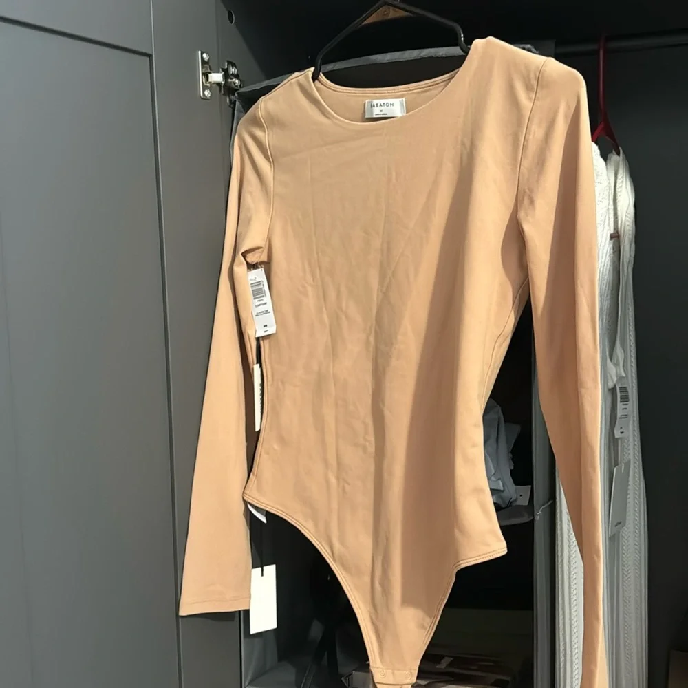 Aritzia Babaton Classic Tan Crew Neck Bodysuit Size Small - Picture 2 of 4